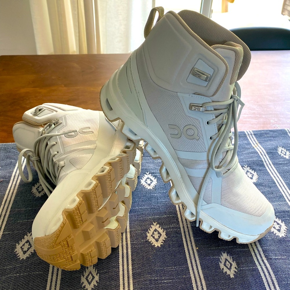 ON-Cloud Cloudrock Waterproof Hiking Boots Sz-8